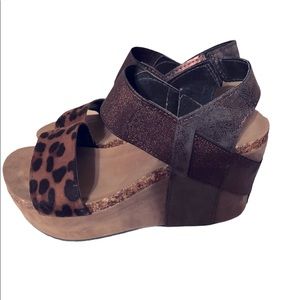 Leopard print wedge